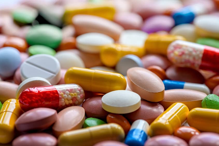 Comment éviter les mauvais usages de médicaments chez les personnes âgées ?