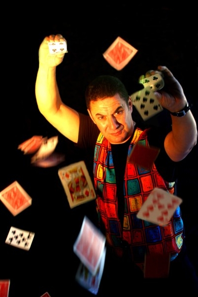 Maverick, un magicien en maison de retraite - Source de l'image: http://www.evenementielpourtous.com