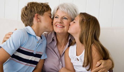 Fête des grand-mères : comment renforcer les liens intergénérationnels ? - Source de l'Image : http://assets.photobox.com