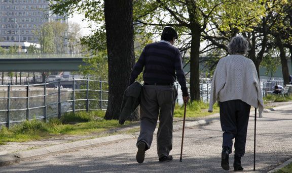 Personnes âgées : Marcher plus vite pour mieux vieillir ? -Source de l'image : http://static.lexpansion.com/