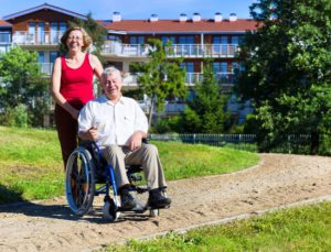 Comment choisir une assurance dépendance pour payer sa maison de retraite