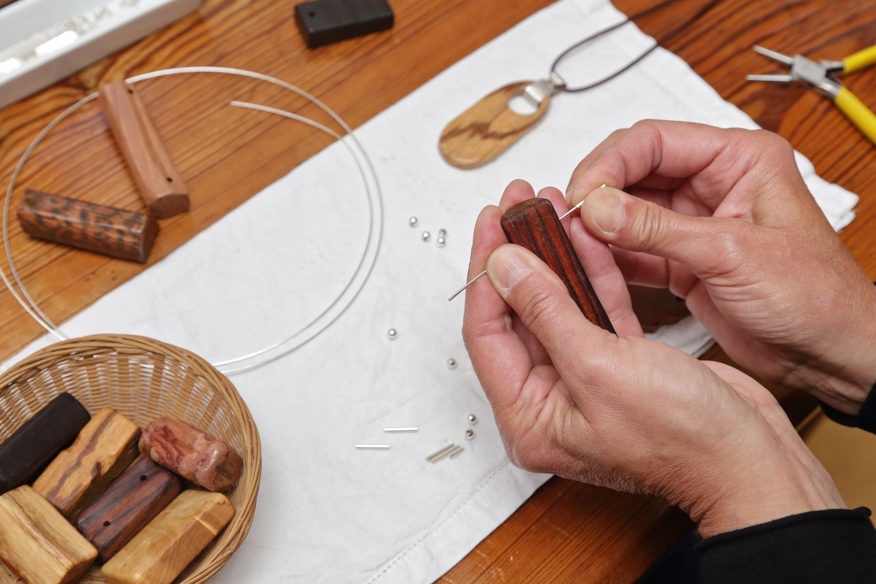 Libérez votre créativité : Découvrez des loisirs artisanaux captivants pour seniors