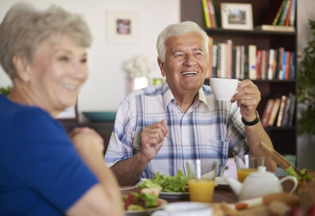 besoins nutritionnels des seniors pour rester en forme 