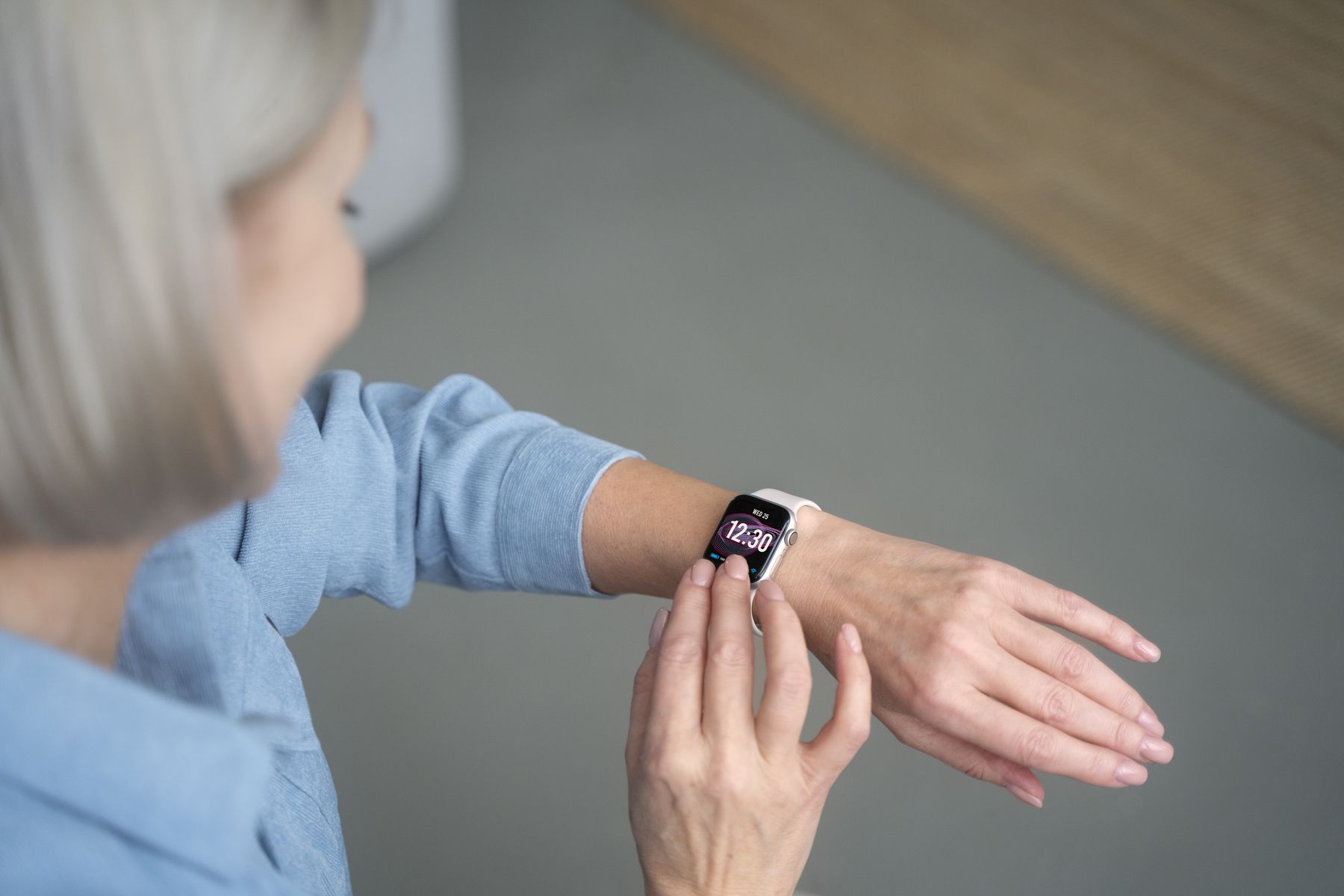 Comment Choisir un Bracelet Anti-Chute Pour Seniors