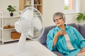 Canicule 2024: voici les bons réflexes à adopter pour protéger nos seniors de la chaleur extrême