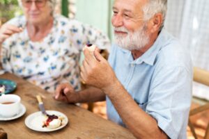 12 signes d'alerte de la dénutrition : comment les détecter avant qu'il ne soit trop tard ?