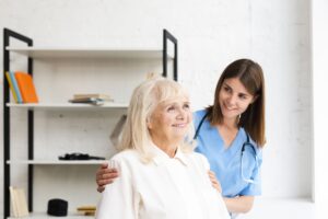 Insuffisance cardiaque chez les seniors : voici comment reconnaître les symptômes de fin de vie pour mieux accompagner