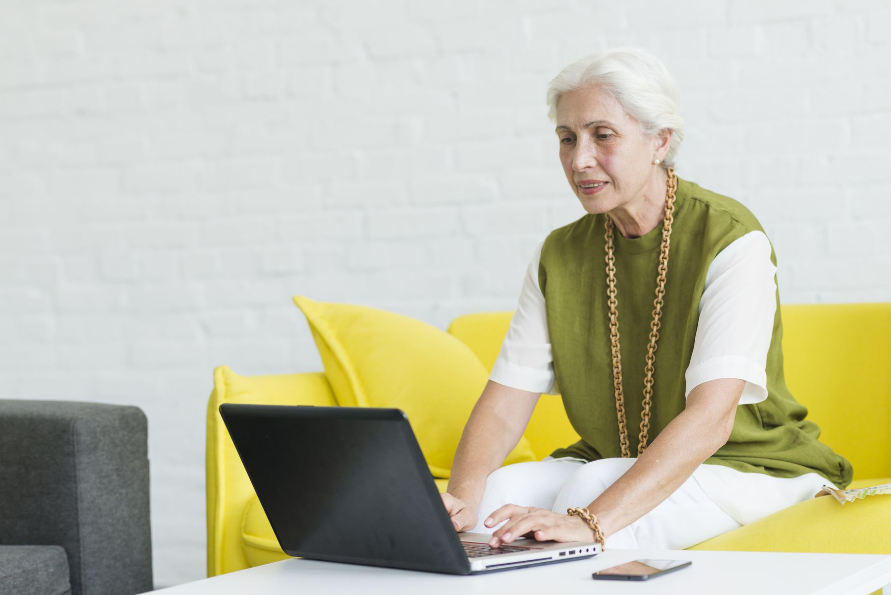 Comment obtenir une aide ménagère à domicile en 2025