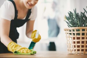 Les 8 questions à poser avant d'engager une aide ménagère