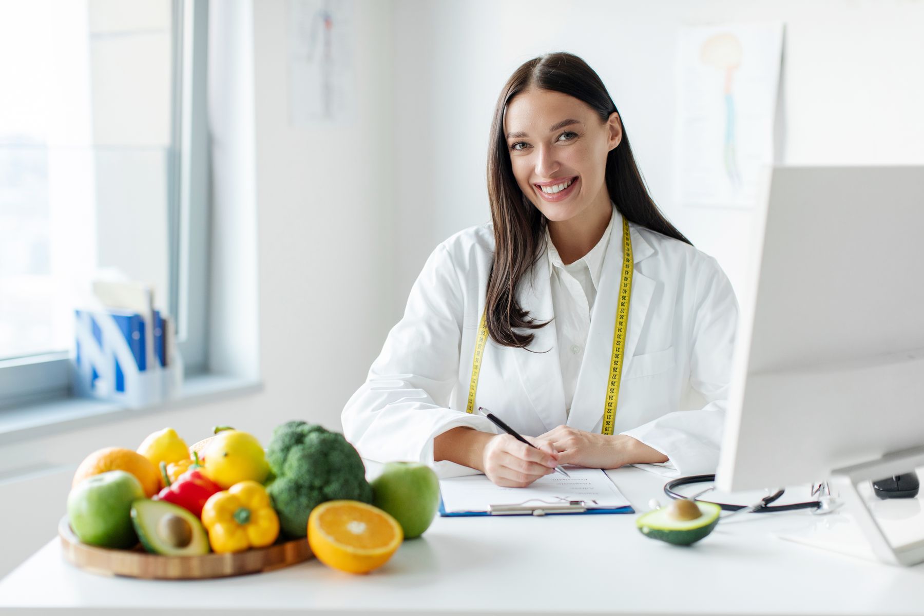 Découvrez si les médicaments ou l'alimentation sont la meilleure solution pour réduire la créatinine et améliorer votre santé rénale.