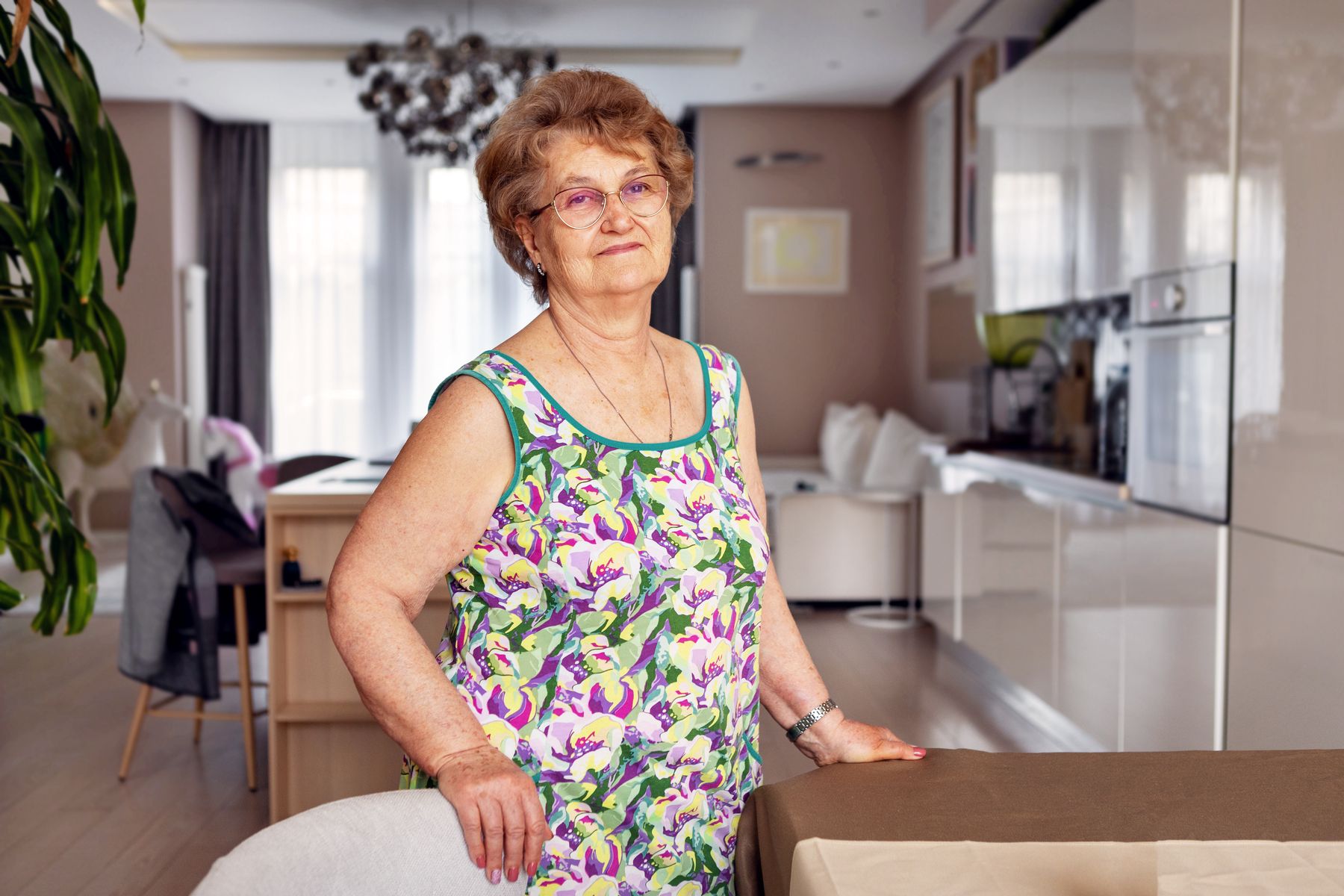 Senior seul à domicile pendant l’été 5 bons réflexes à adopter avant de partir en vacances