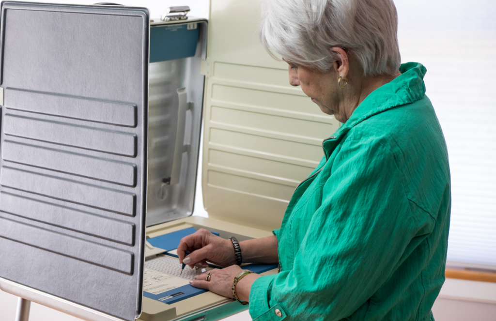 Votante-senior-élections-2022