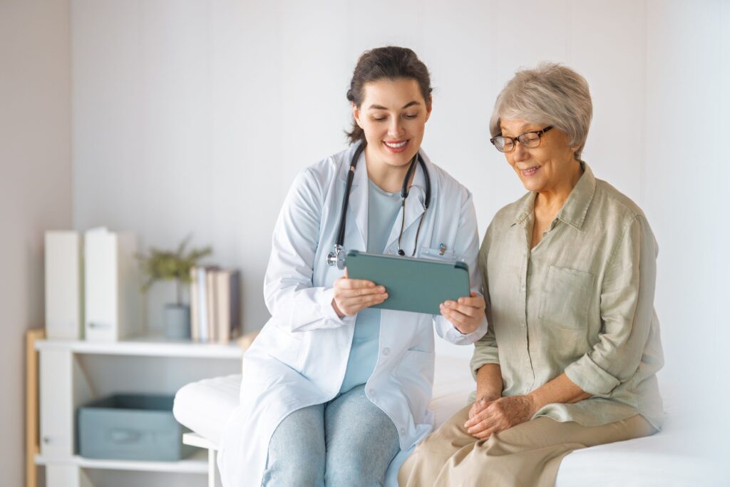 senior découvrant son taux de créatinine