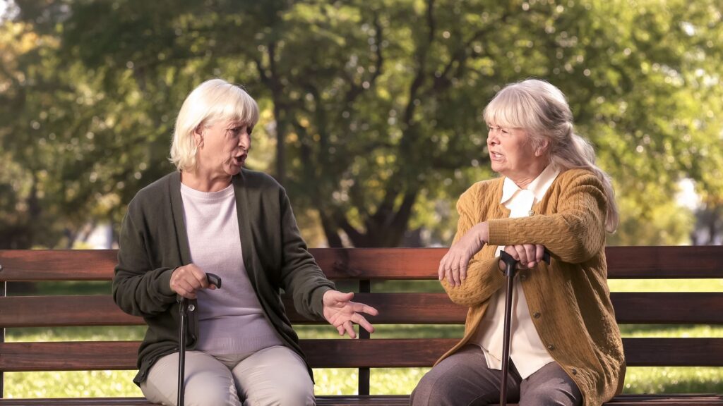 senior atteinte d'Alzheimer et faisant une crise d'agressivité