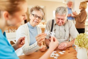 Atelier mémoire : ce que vivent vraiment les seniors pendant une séance