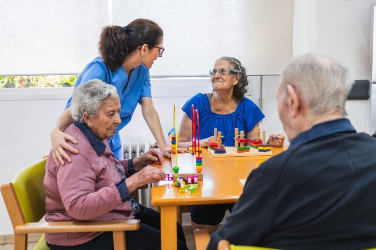 La vie en EHPAD n’est pas ce que vous croyez ces surprises qui attendent les nouveaux arrivants