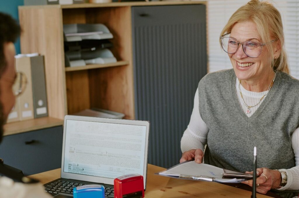 découverte des conditions pour bénéficier CDI senior en 2025