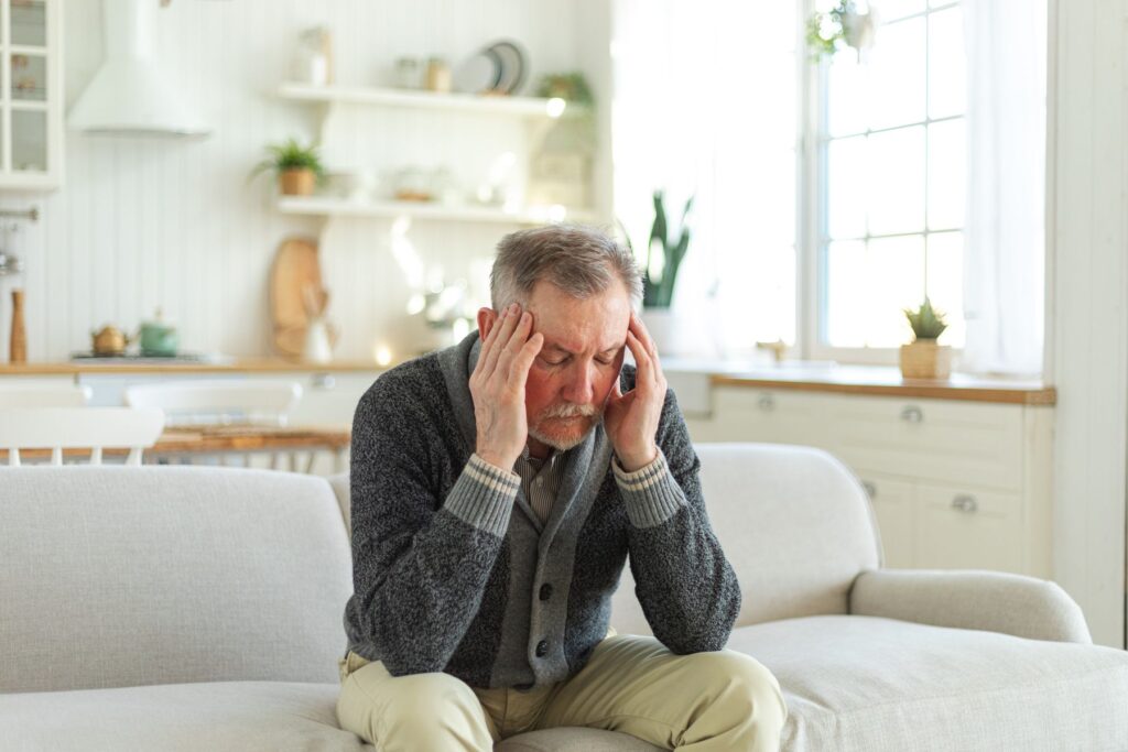 home senior souffrant de troubles du sommeil