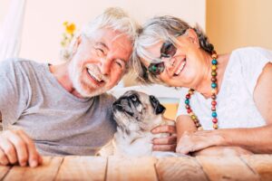 Adopter un animal après 70 ans : bonne ou mauvaise idée ?