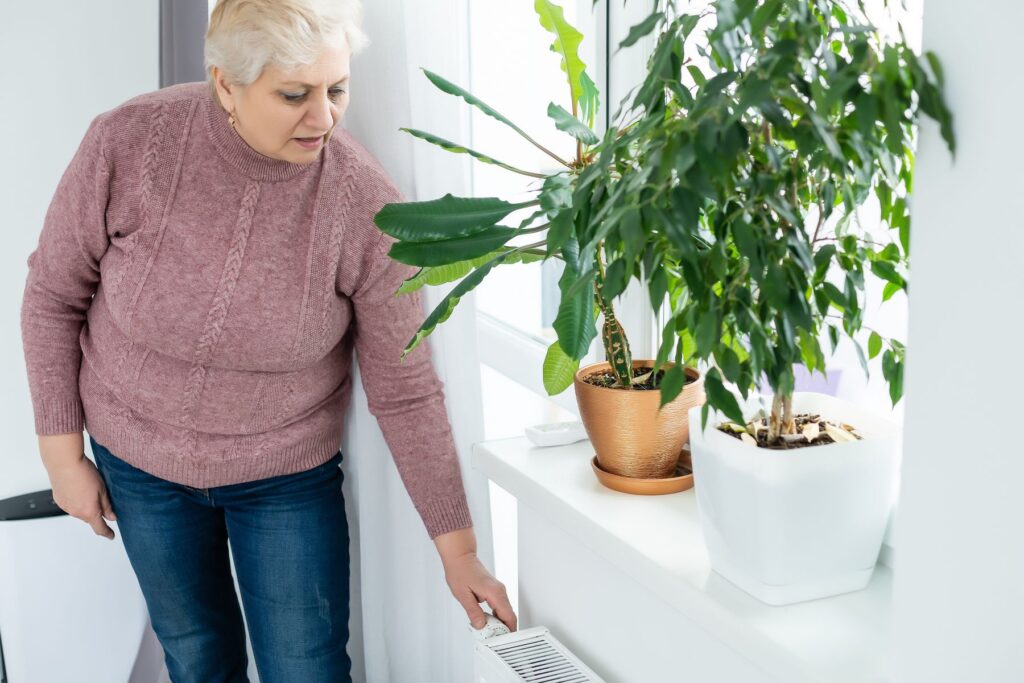 senior en logement collectif bénéficiant du chèque énergie