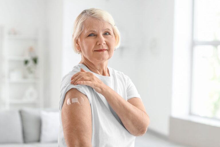 Grippe, Covid-19 et variant Frankenstein quels gestes et vaccins sont-ils importants pour les seniors cette saison