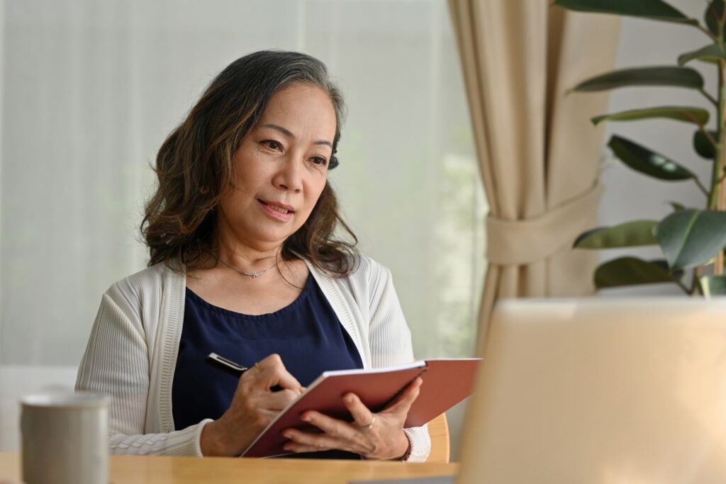 senior optimisant ses placements financiers pour la retraite