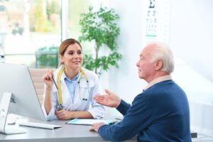 Démence vasculaire : peut-on rester à domicile et jusqu’à quand ?