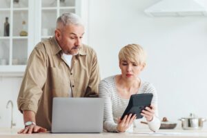 Taxe foncière et EHPAD : ce que vous devez encore payer quand un parent entre en maison de retraite