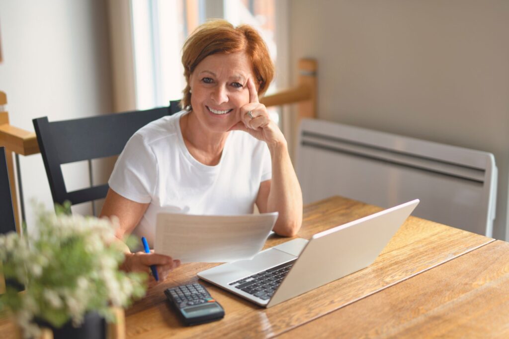 senior cherchant à placer son argent pour la retraite