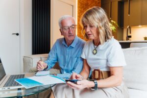 Impôt 2026 personne âgée : ces avantages fiscaux que vous pensiez perdus sont finalement maintenus