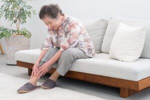 Chevilles gonflées et fatigue persistante : 7 signes que le cœur peut être en difficulté