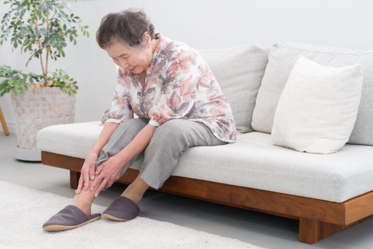 Chevilles gonflées et fatigue persistante : 7 signes que le cœur peut être en difficulté