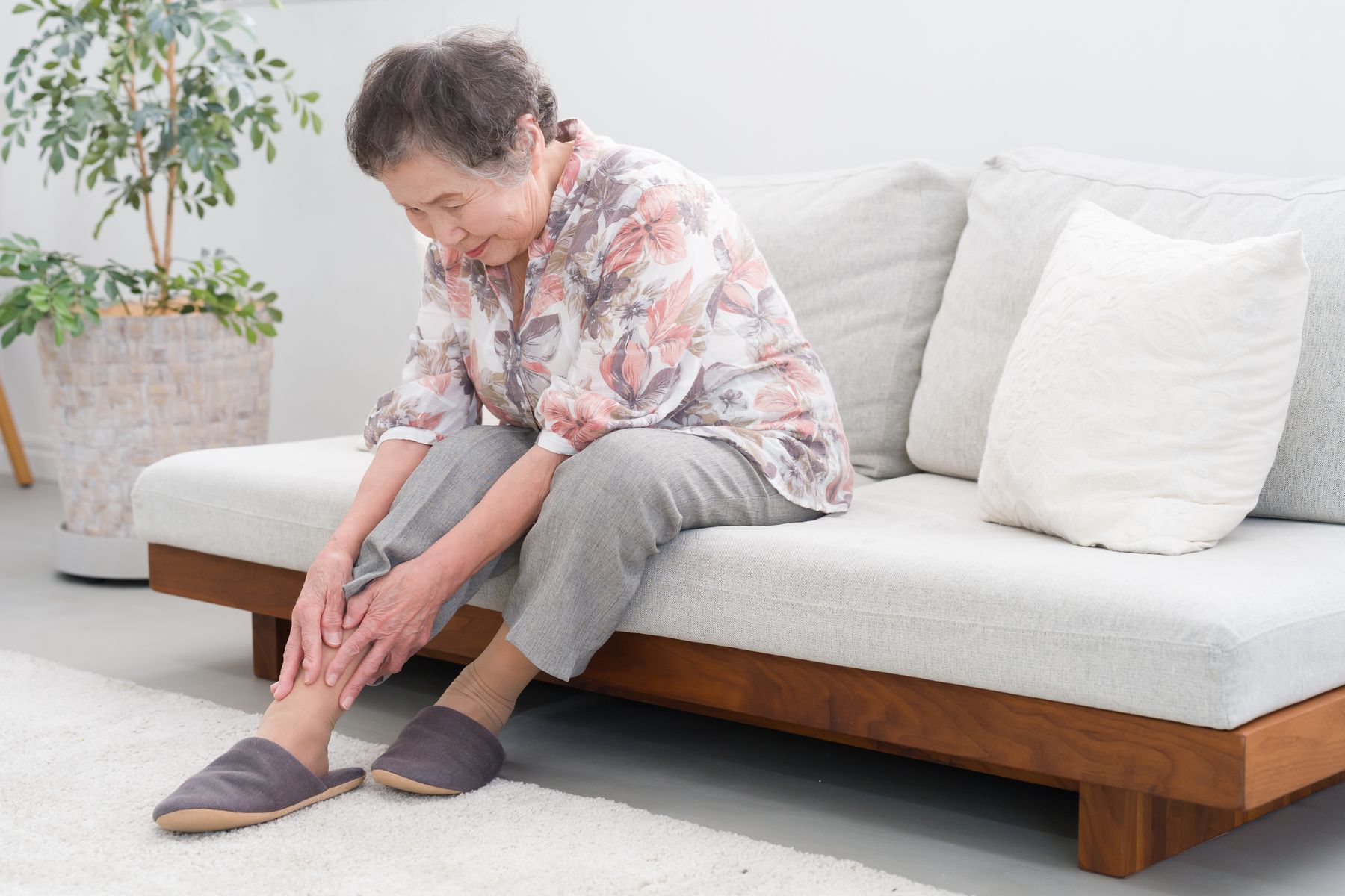 Chevilles gonflées et fatigue persistante : 7 signes que le cœur peut être en difficulté