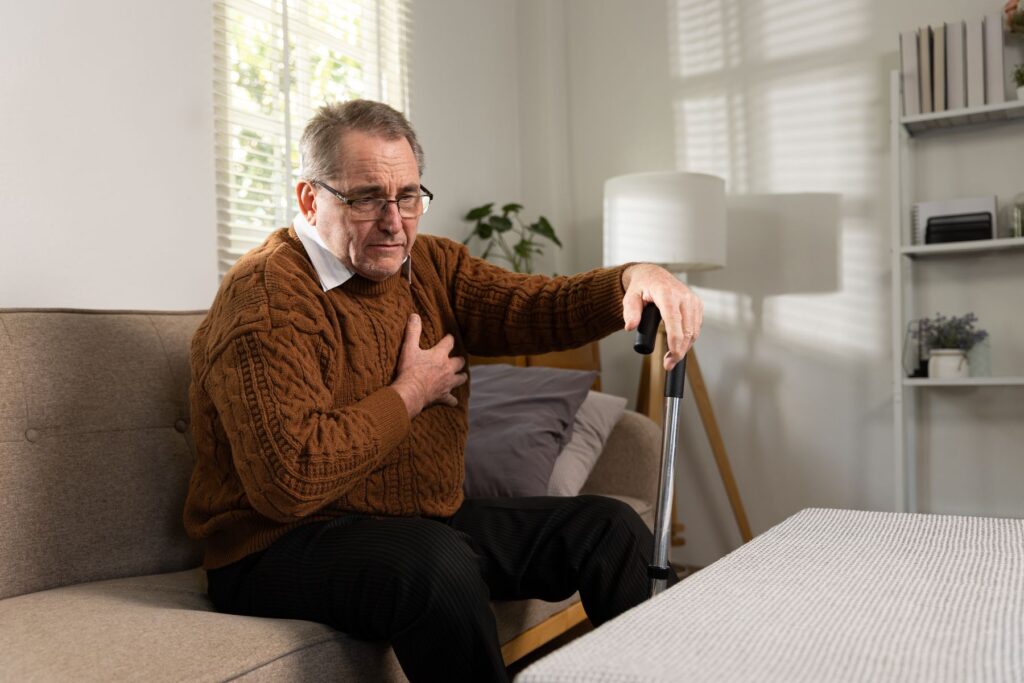 Senior entrain de subir des changements structurels et fonctionnels du muscle cardiaque