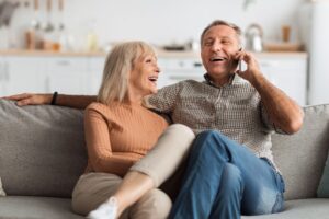 Maison partagée pour seniors : la solution pour payer jusqu’à 75% moins cher qu’en résidence ?