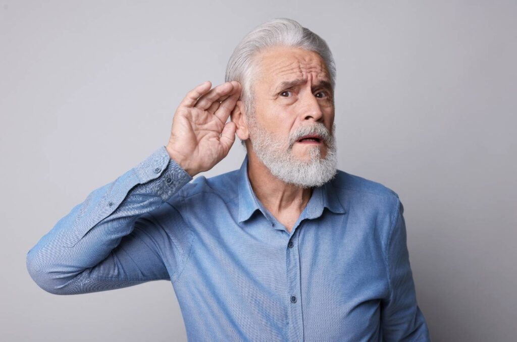personne âgée sourde