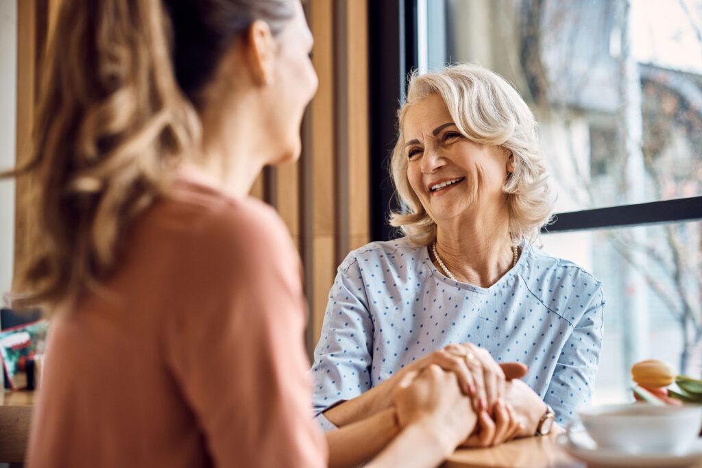 senior diagnostiquée avec la maladie d'alzheimer