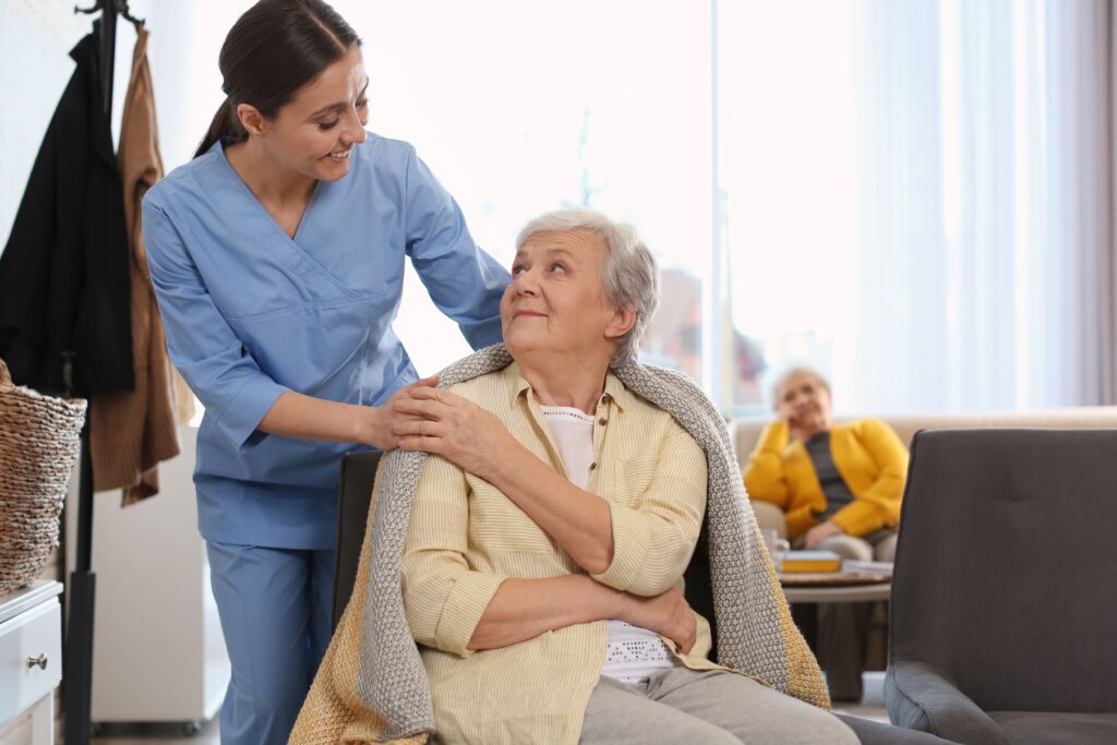 senior avec des symptomes de la maladie d'alzheimer