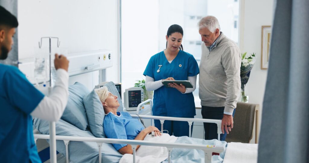 senior en EHPAD atteint d'un cancer recevant des soins à l'hopital