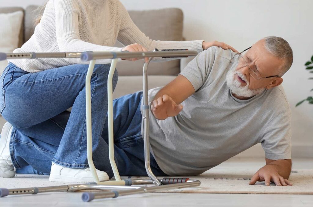 augmentation du risque de chutes chez les seniors de plus de 65 ans