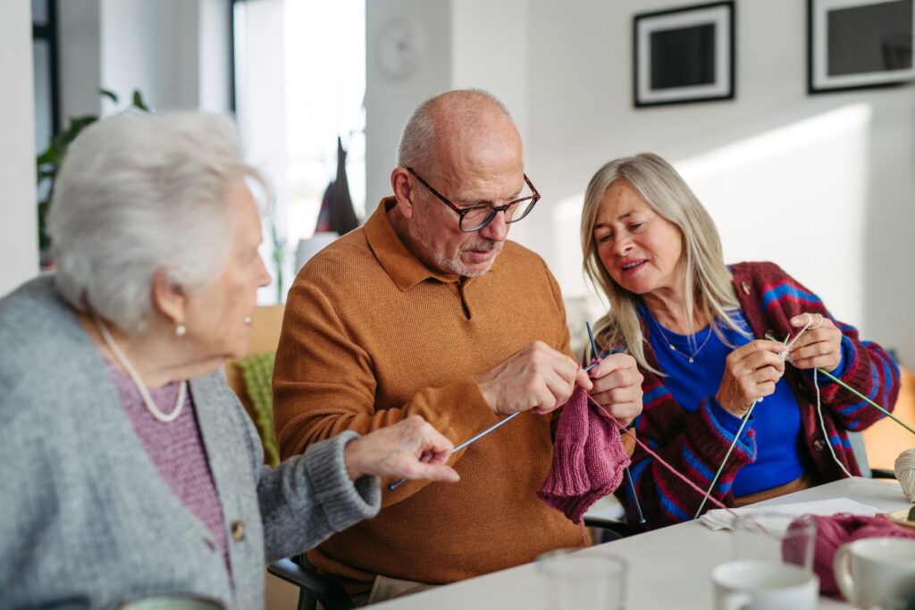 couple de seniors avec un accueillant familial agréé