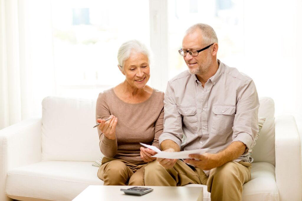 seniors en famille d'accueil faisant une demande d'aides financières