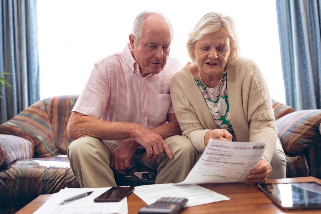 seniors calculant le montant de l'APA en ehpad