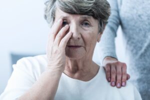 Alzheimer : les 4 questions que le médecin pose pour évaluer le stade (et ce que ça implique pour vous)