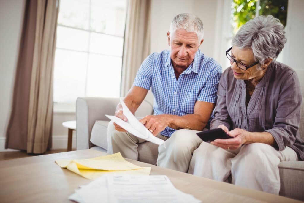 seniors découvrant leur taux de CSG retraite pour 2026
