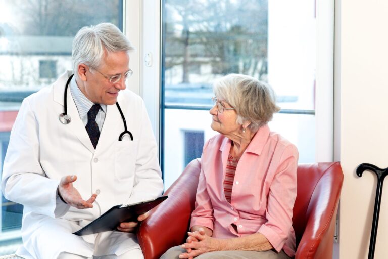 Cancer chez les seniors ces signes souvent banalisés retardent le diagnostic et la bonne prise en charge