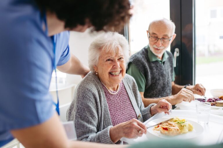 Dénutrition protéino-énergétique en EHPAD ce que les familles peuvent exiger sur les repas