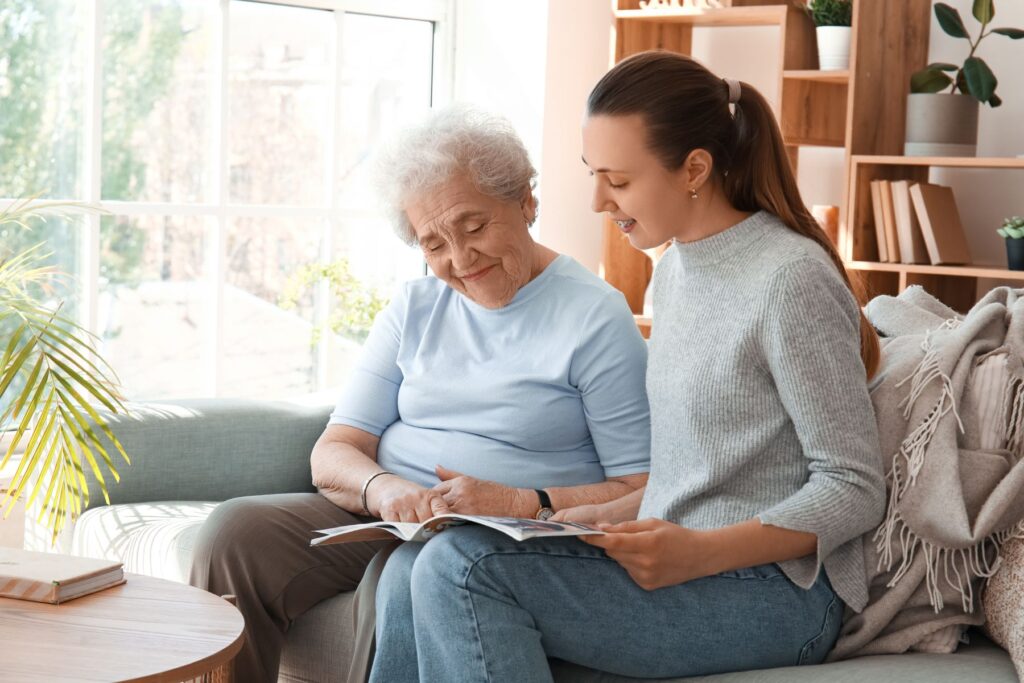 senior passant du temps avec sa petite fille
