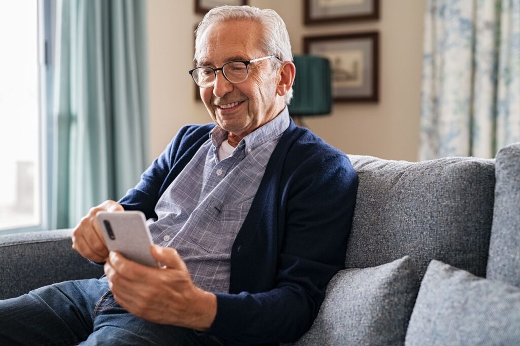 préparation d'une playlist pour la fête des pères d'un parent âgé en ehpad