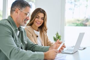 Impôts et EHPAD 2026 : les 4 réductions fiscales qui restent accessibles aux familles cette année